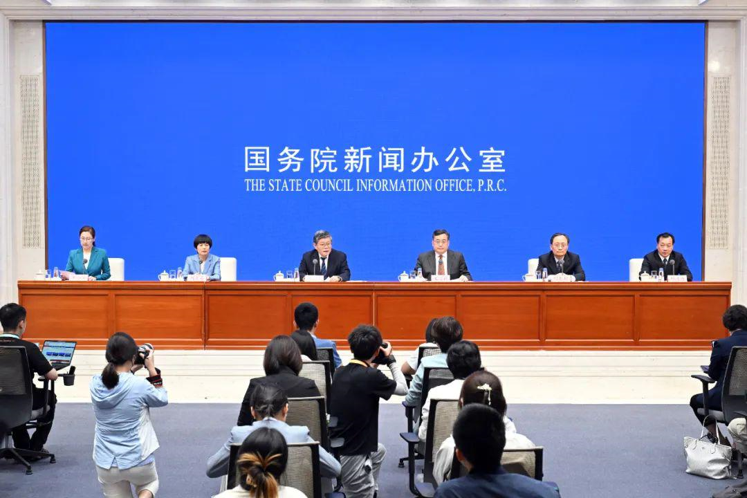 國家發(fā)展改革委負(fù)責(zé)同志出席國新辦舉行的國務(wù)院政策例行吹風(fēng)會 介紹《生態(tài)保護(hù)補償條例》有關(guān)情況并答記者問