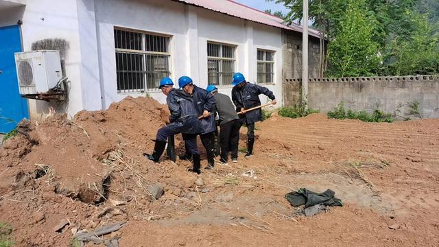 國網(wǎng)欒川縣供電公司未雨綢繆，扎實(shí)開展防汛演練