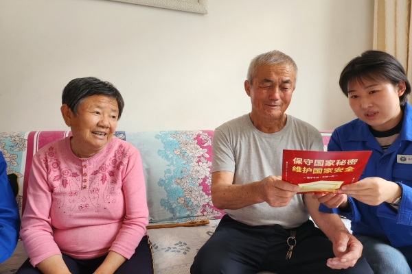 內(nèi)蒙古電力公司烏海千里山供電公司黨支部、工會(huì)、團(tuán)支部（青工委）開展“蒙電愛心光明行”保密宣傳活動(dòng)