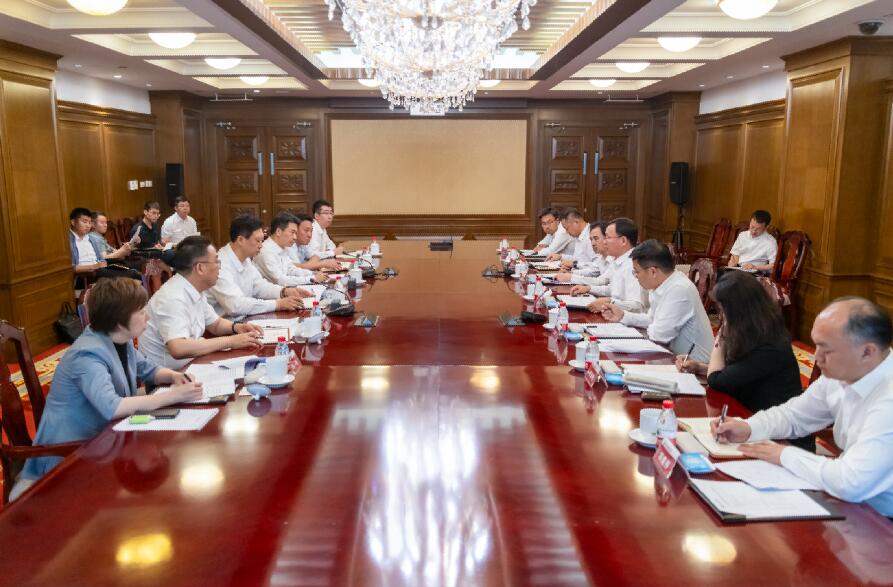 大唐集團總經(jīng)理、黨組副書記張傳江與阜新市委書記胡濤、市長周鵬舉會談