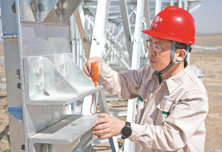 李俊:扎根一線建電網(wǎng) 當(dāng)好工程“大管家”