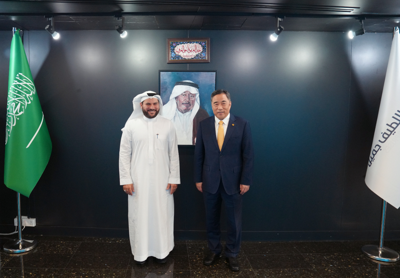 中國能建黨委書記、董事長宋海良會(huì)見沙特安利捷集團(tuán)董事長費(fèi)薩爾·薩姆努迪  中國能建 2024-06-10 15:00 黑龍江  當(dāng)?shù)貢r(shí)間6月9日，中國能建黨委書記、董事長宋海良在吉達(dá)與沙特安利捷集團(tuán)董