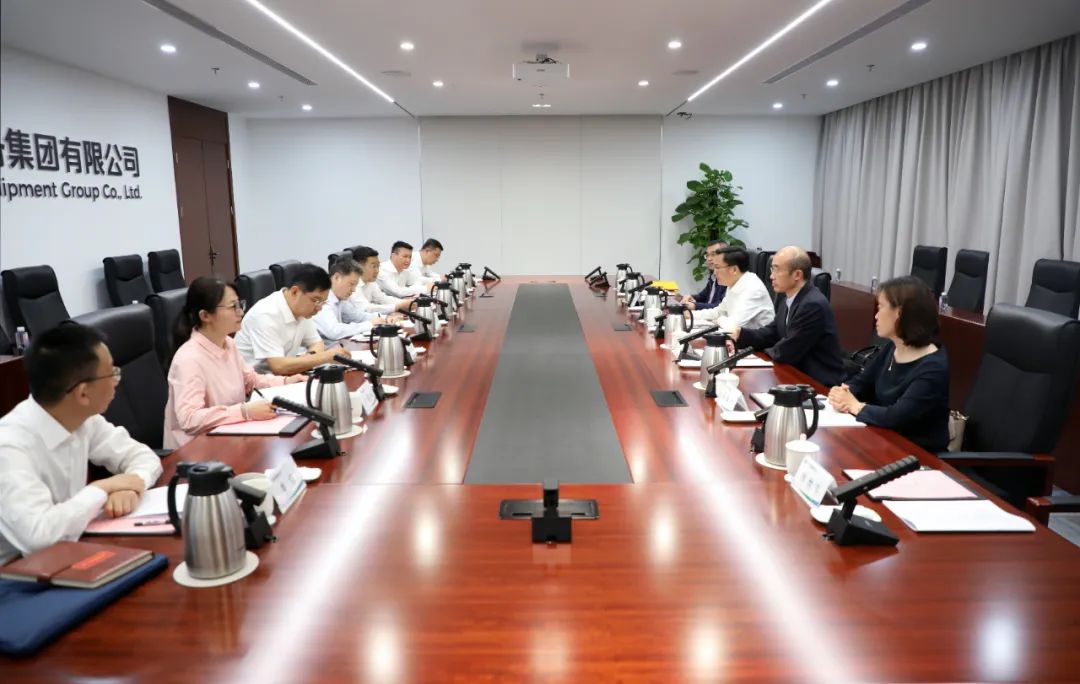 中國(guó)電氣裝備黨委副書(shū)記、總經(jīng)理周群會(huì)見(jiàn)上海市經(jīng)信委副主任湯文侃