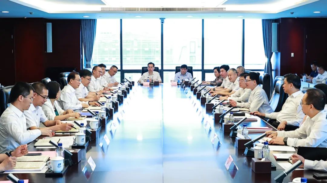 華電集團(tuán)黨組書(shū)記、董事長(zhǎng)江毅與廣西壯族自治區(qū)主席藍(lán)天立會(huì)談