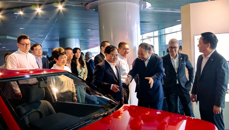 工業(yè)和信息化部部長金壯龍會見馬來西亞投資、貿(mào)易和工業(yè)部部長東姑·扎夫魯