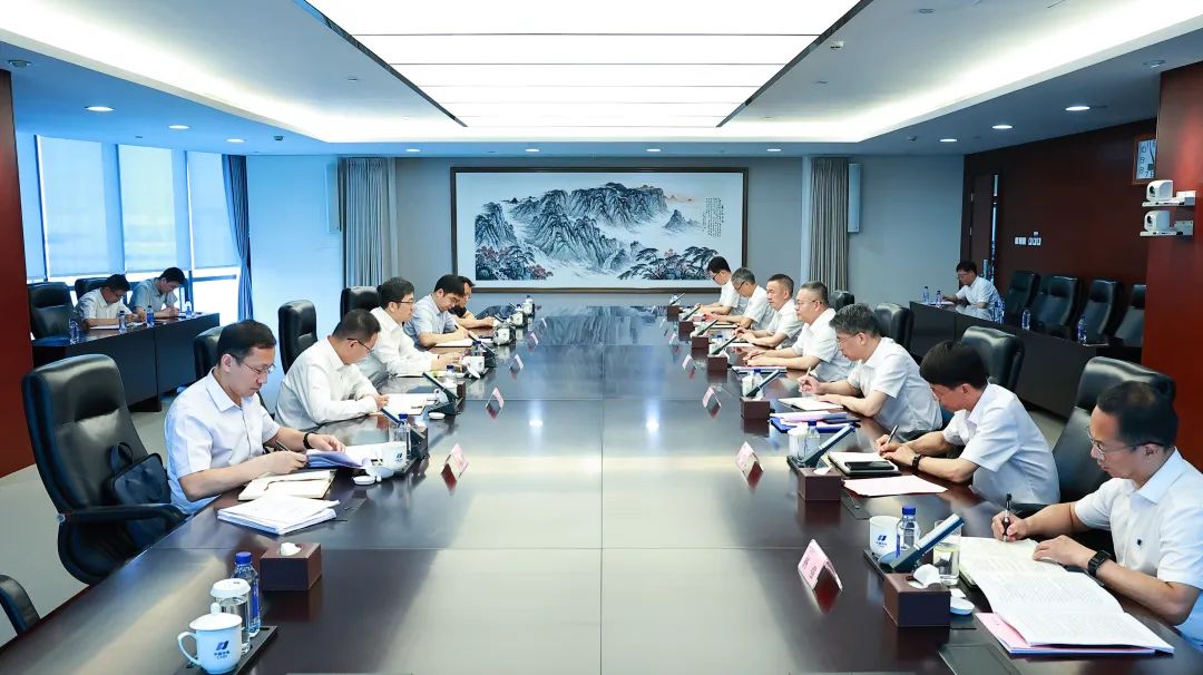 國(guó)家能源局黨組成員、副局長(zhǎng)何洋到中國(guó)華電開(kāi)展專題調(diào)研