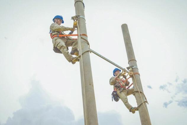 安徽祁門:及時響應(yīng)快速檢修 服務(wù)安置房建設(shè)用電