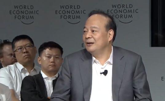 寧德時(shí)代董事長(zhǎng)曾毓群回應(yīng)“卷王”標(biāo)簽，強(qiáng)調(diào)價(jià)值競(jìng)爭(zhēng)與創(chuàng)新