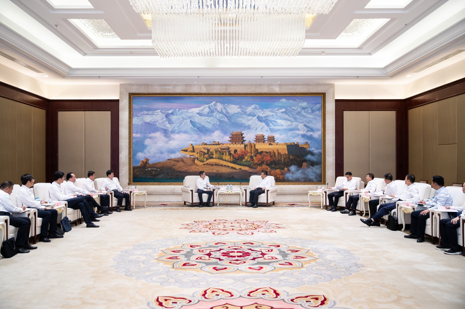 國家能源集團(tuán)總經(jīng)理、黨組副書記余兵拜會甘肅省省長任振鶴并出席蘭洽會