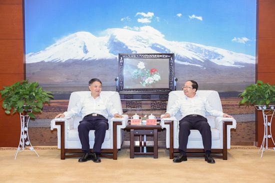 華能集團(tuán)有限公司黨組書記、董事長(zhǎng)溫樞剛拜會(huì)克州黨委書記王學(xué)東