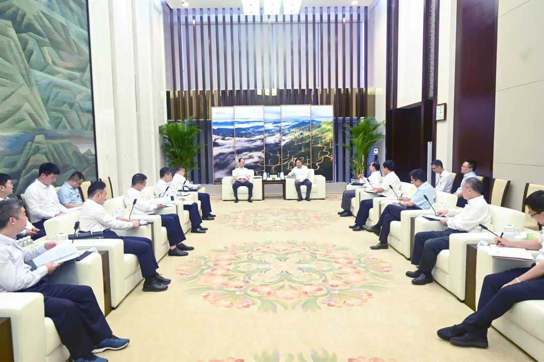 中國電建黨委書記、董事長丁焰章與國家電投黨組書記、董事長劉明勝會談