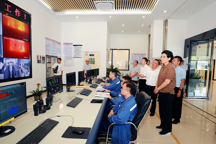 湘西州委副書記、州長陳華深入吉首市調(diào)研垃圾回收焚燒發(fā)電工作