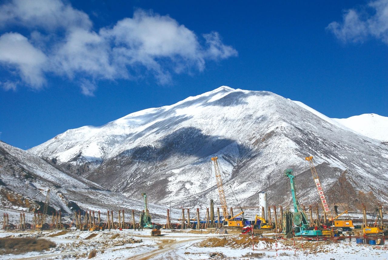 發(fā)揚(yáng)三種精神，提振高質(zhì)量發(fā)展精氣神