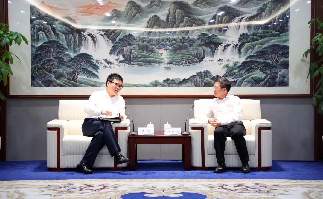中國電氣裝備黨委書記、董事長李洪鳳會見上海電氣集團黨委書記、董事長吳磊