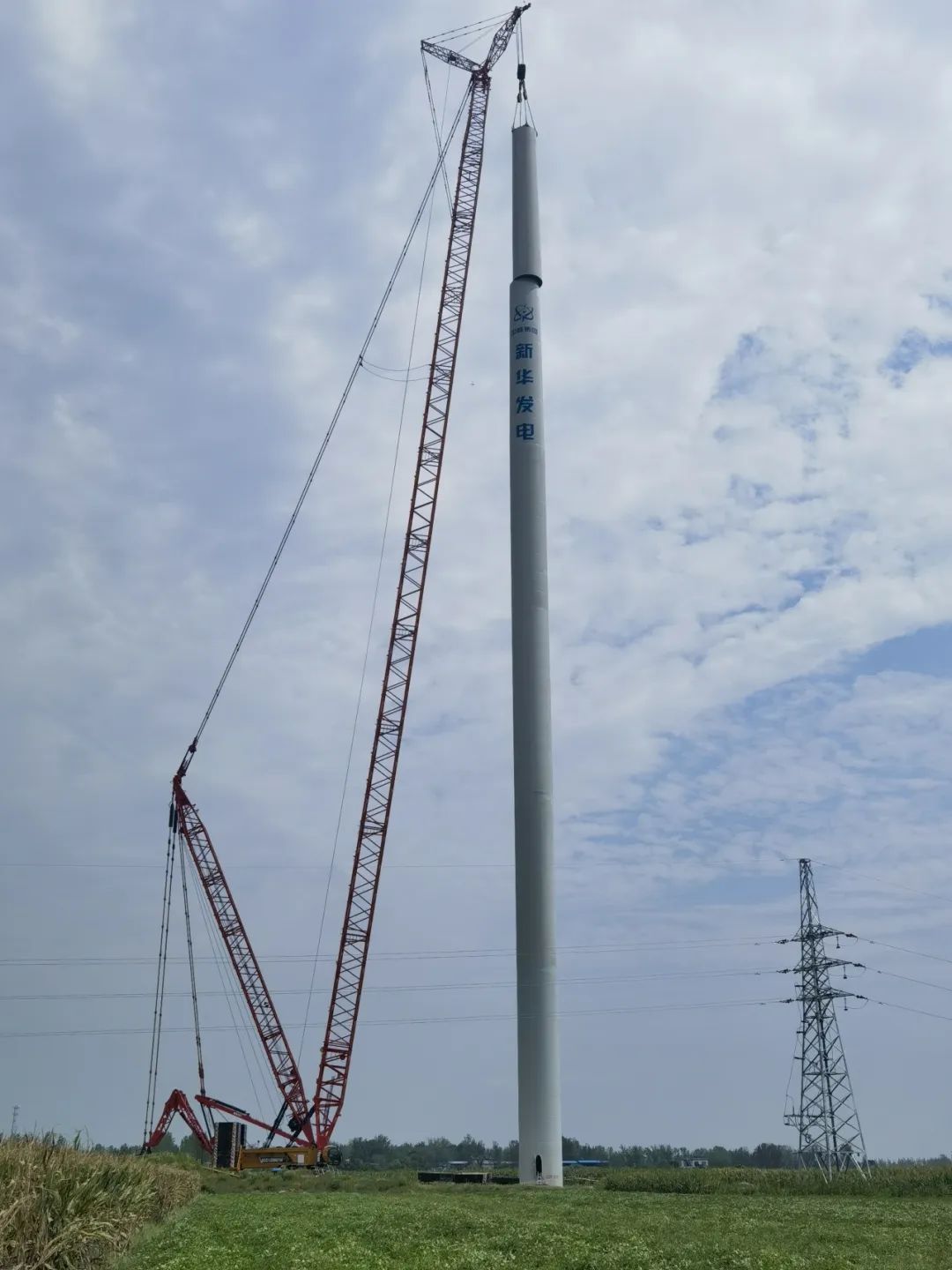 河南省唐河縣東王集、畢店60兆瓦風(fēng)電項目塔筒圓滿完成吊裝
