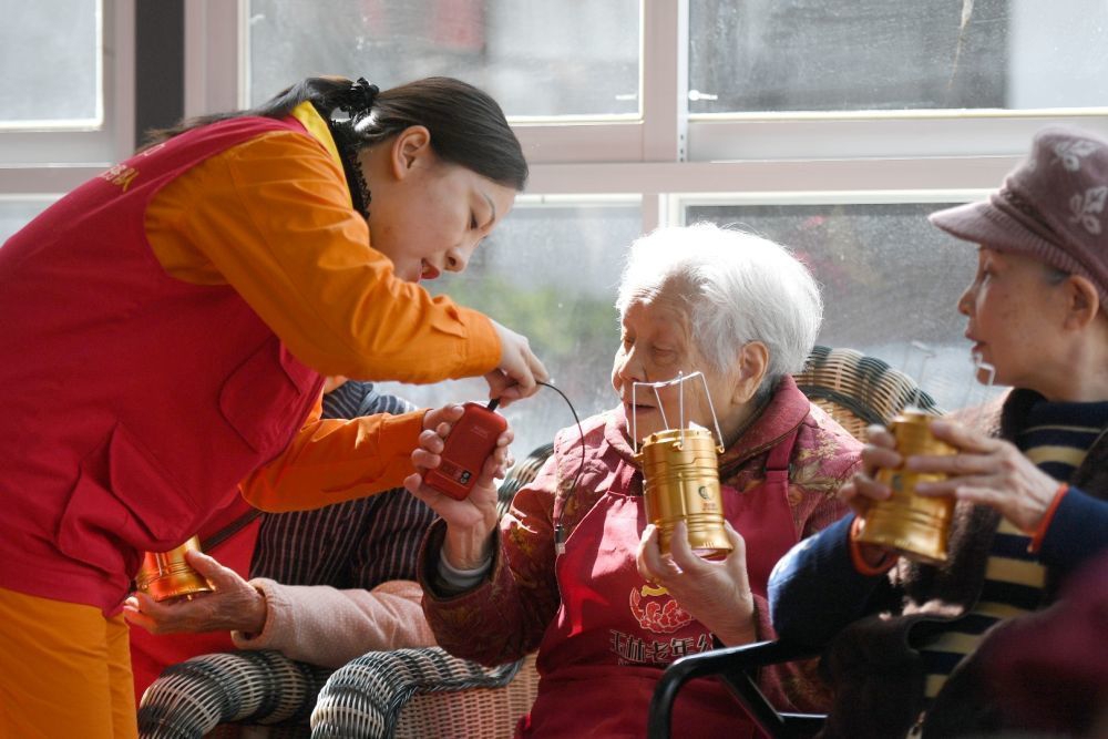 點(diǎn)亮燈 散發(fā)光 燃燒火——記“時(shí)代楷?！眹译娋W(wǎng)四川電力成都高新連心橋共產(chǎn)黨員服務(wù)隊(duì)