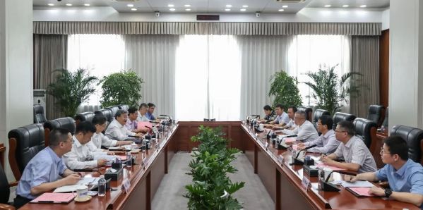 中核集團黨組書記、董事長余劍鋒會見山東大學黨委書記任友群一行