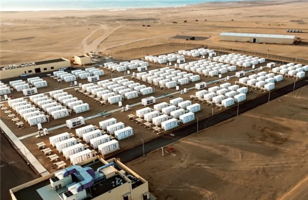 華為建立全球最大光儲微網(wǎng)電站“紅?！保耗旯╇姵?0億度