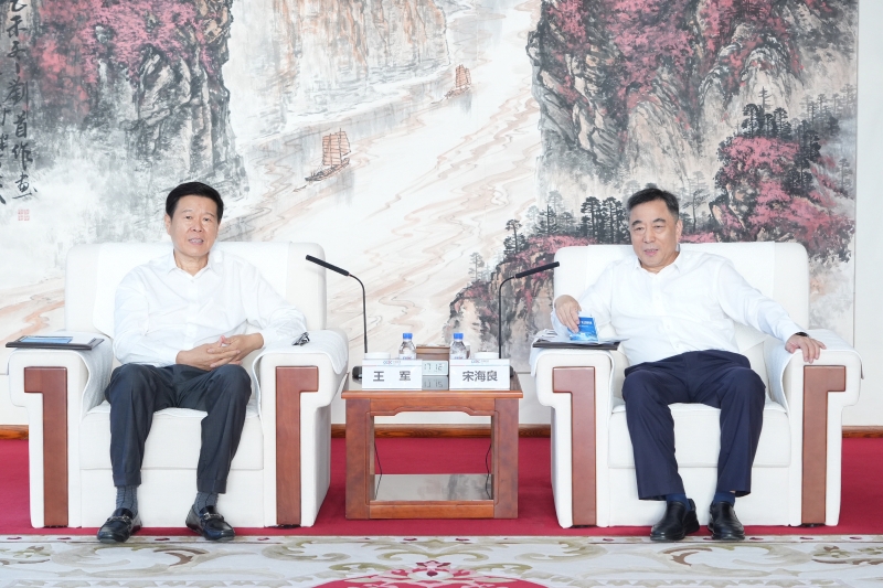 中國能建黨委書記、董事長宋海良與第十四屆全國政協(xié)常委、中國稅務(wù)學(xué)會(huì)會(huì)長王軍會(huì)談