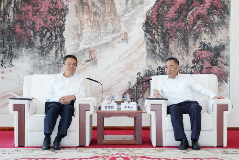 中國能建黨委書記、董事長宋海良與哈電集團黨委書記、董事長曹志安會談