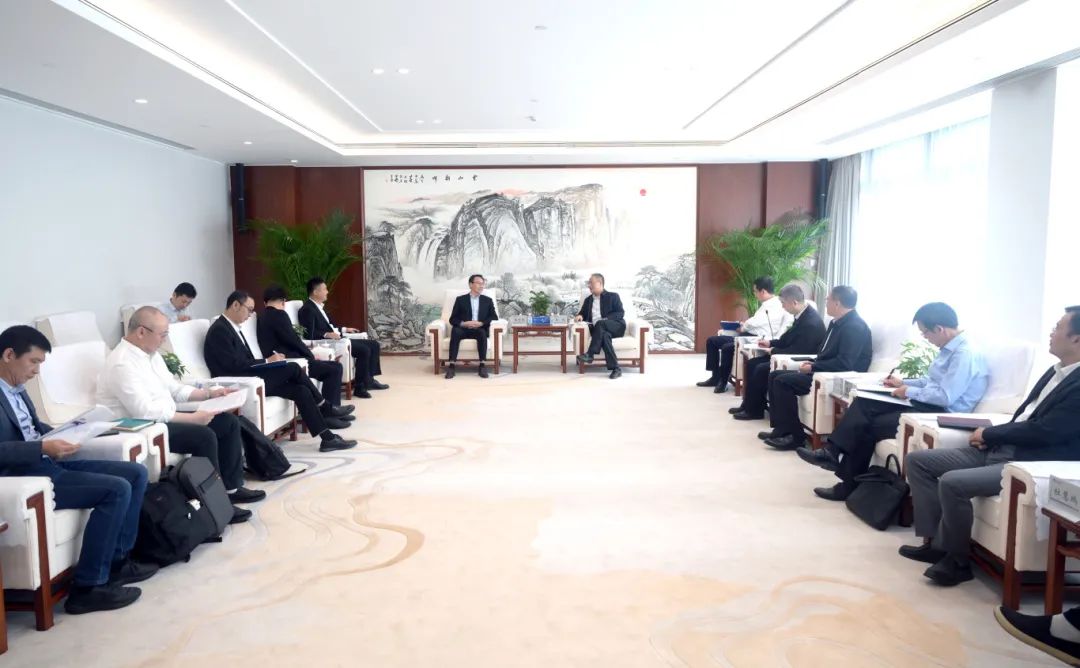 中國(guó)電建黨委副書(shū)記、總經(jīng)理王斌與深圳環(huán)境水務(wù)集團(tuán)總裁龔利民舉行會(huì)談