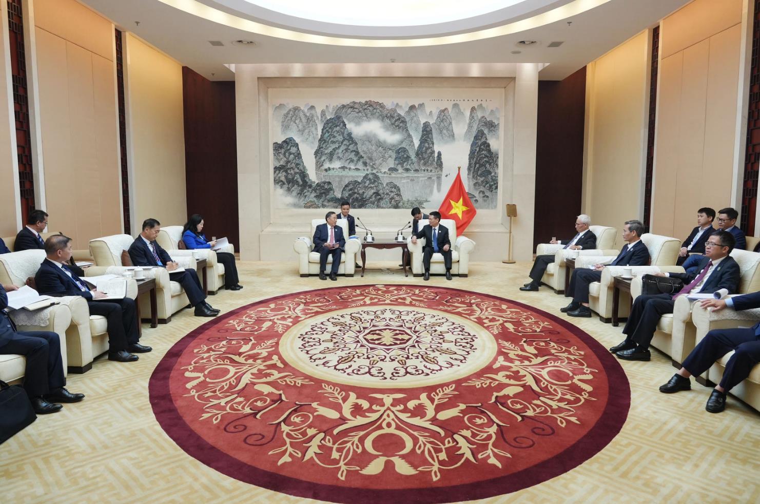 中國能建黨委書記、董事長宋海良拜會越南副總理兼財政部部長胡德福