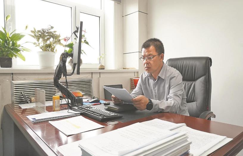 張忠鋒：為三江源頭百姓富裕、生態(tài)美好探索奔忙