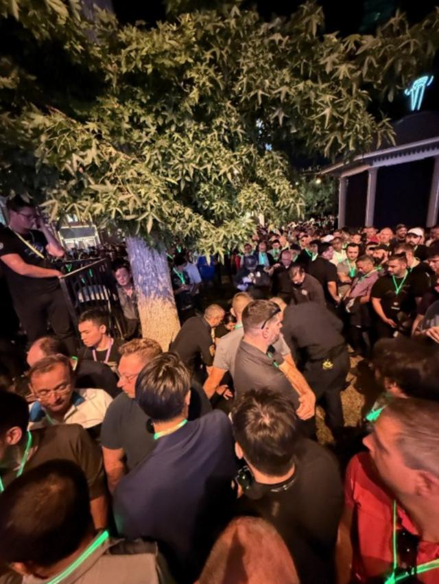 馬斯克：現場有人突發(fā)疾病，特斯拉Robotaxi發(fā)布會推遲