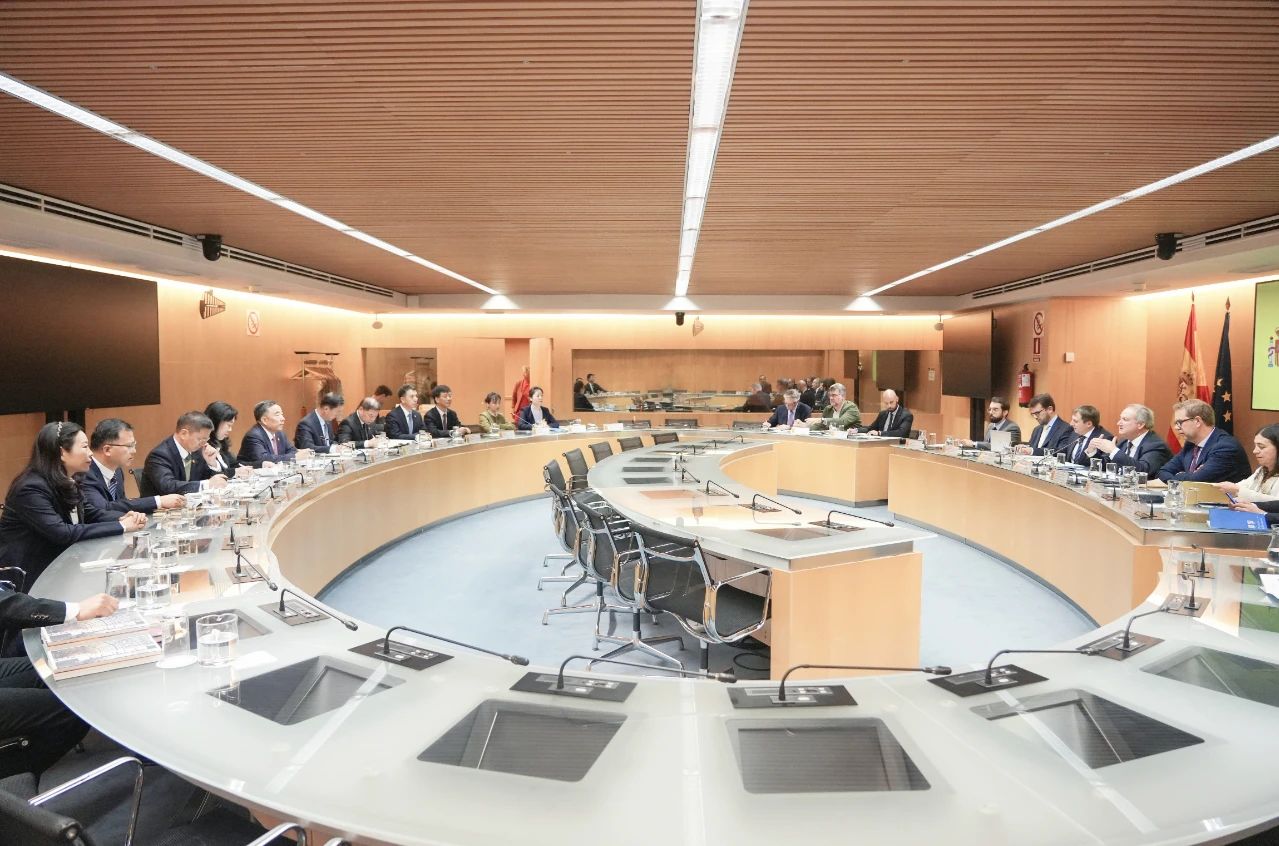 中國能建黨委書記、董事長宋海良與西班牙工業(yè)和旅游大臣霍爾迪·埃雷烏會(huì)談