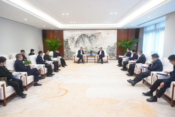 中國(guó)電建黨委副書記、總經(jīng)理王斌與雅安市委書記夏鳳儉會(huì)談