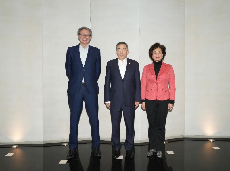 中國能建黨委書記、董事長宋海良與西班牙中國會(huì)創(chuàng)始會(huì)長陳弘夫婦會(huì)談