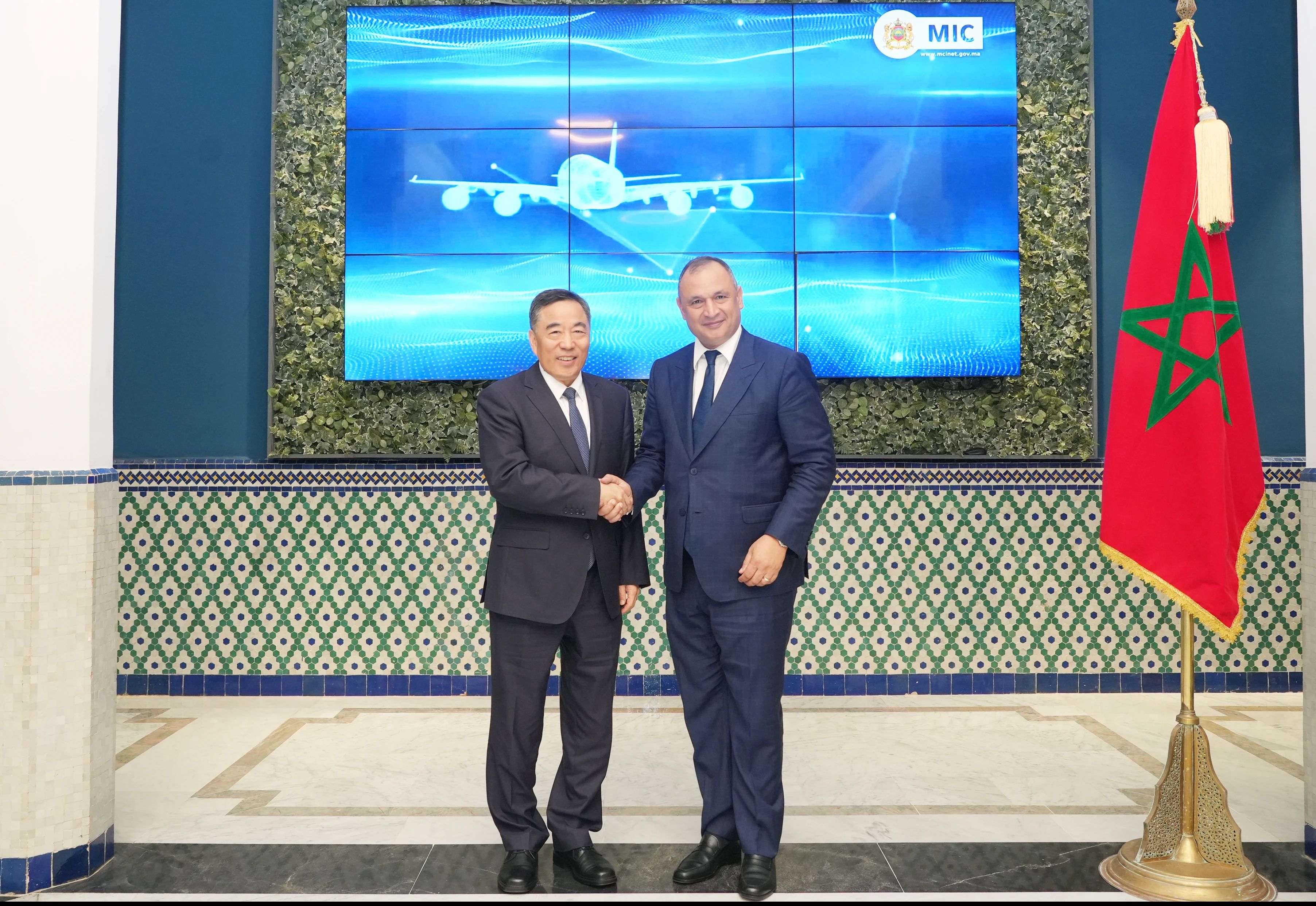 中國(guó)能建黨委書記、董事長(zhǎng)宋海良與摩洛哥工業(yè)與貿(mào)易大臣里亞德·梅祖爾會(huì)談