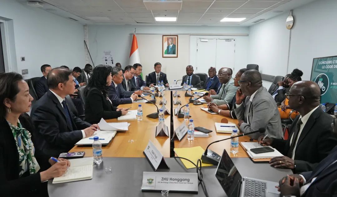 中國(guó)能建黨委書記、董事長(zhǎng)宋海良與科特迪瓦交通部副部長(zhǎng)科內(nèi)·迪奧曼會(huì)談