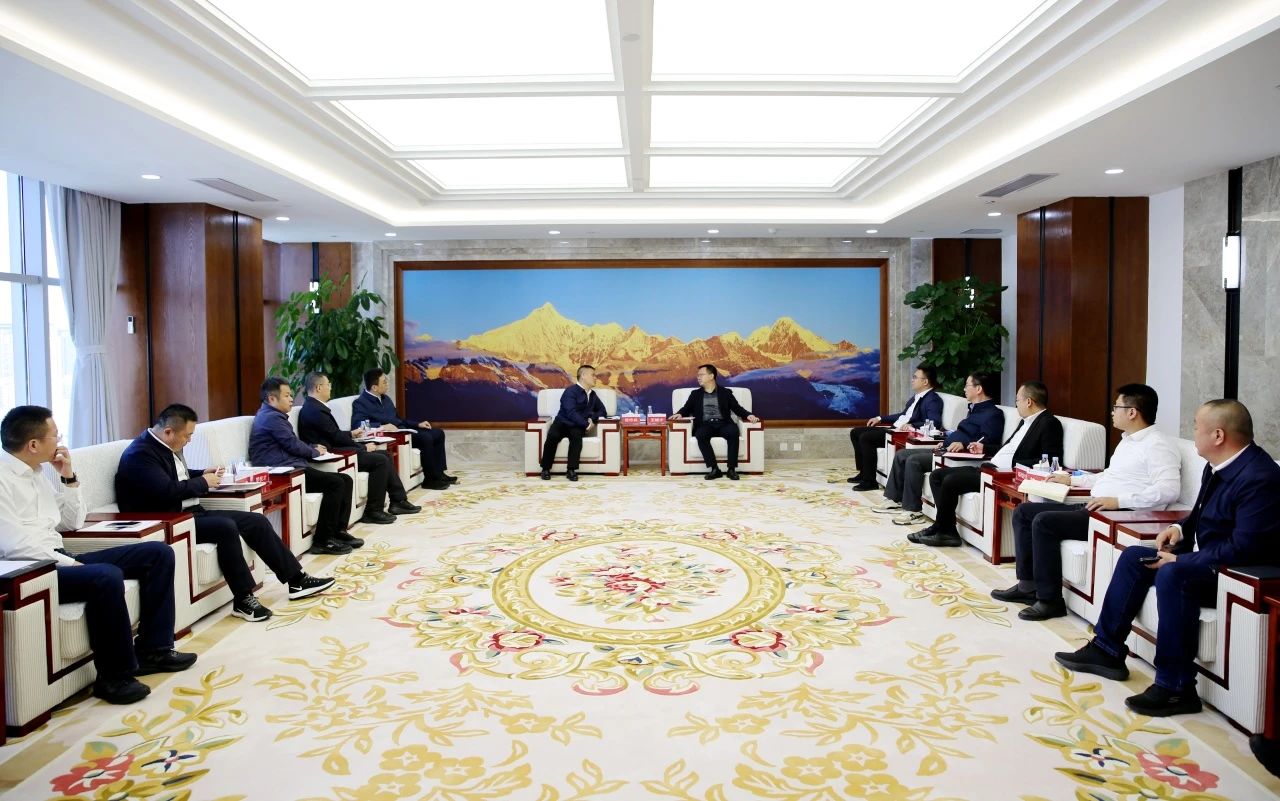 大唐云南公司黨委書記、董事長王繼才與中鐵十局集團有限公司總經(jīng)理、黨委副書記范中兵會談