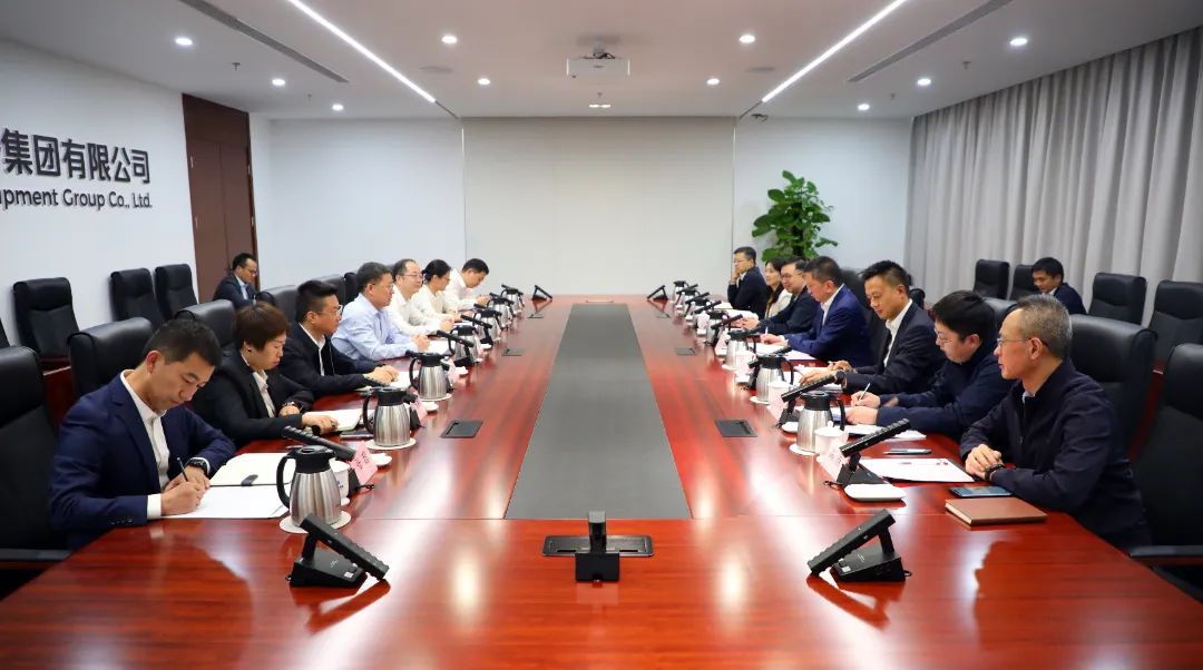 中國電氣裝備黨委書記、董事長李洪鳳會見上海市國資委黨委書記、主任賀青