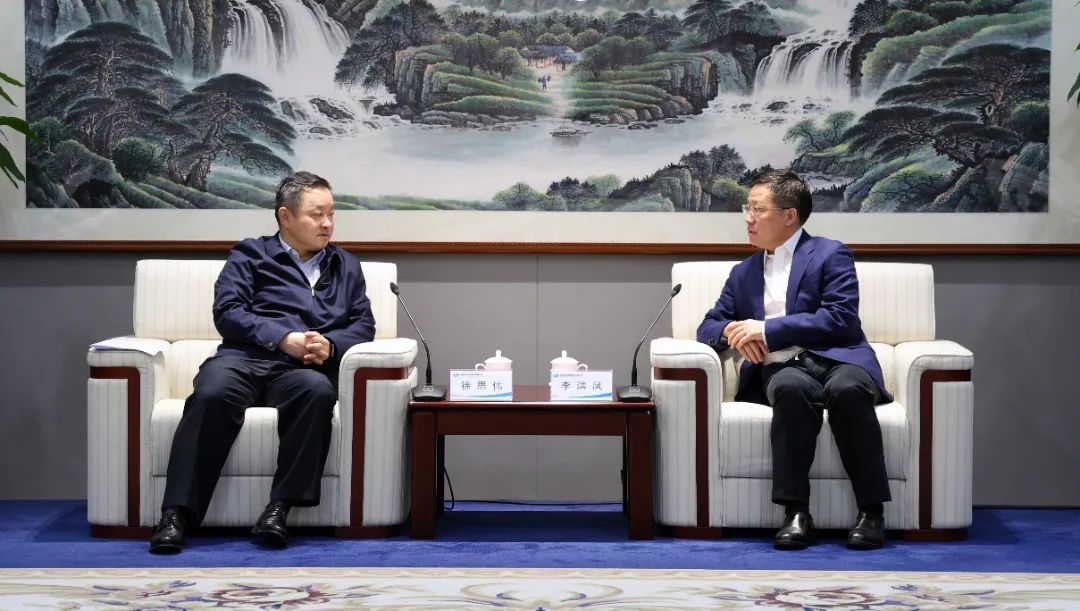 中國電氣裝備黨委書記、董事長李洪鳳會見中國國新黨委書記、董事長徐思偉