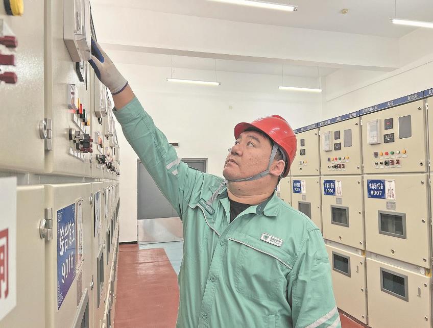 公維曄:奔忙配網(wǎng)運維一線 只為讓客戶用好電