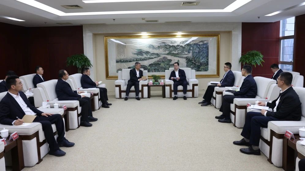 大唐四川公司黨委書記、董事長(zhǎng)梁華與中建新疆建工黨委副書記、總經(jīng)理吳剛柱會(huì)談