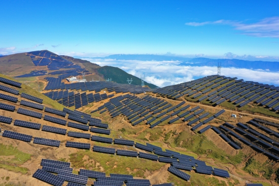 云南昭通羊窩頭、八棵樹光伏項目135兆瓦全容量并網(wǎng)發(fā)電