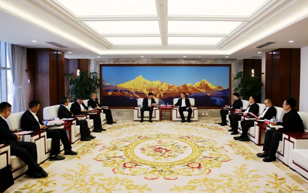 王繼才與中國(guó)能建西南區(qū)域總部黨委書(shū)記、總經(jīng)理鄒小川會(huì)談