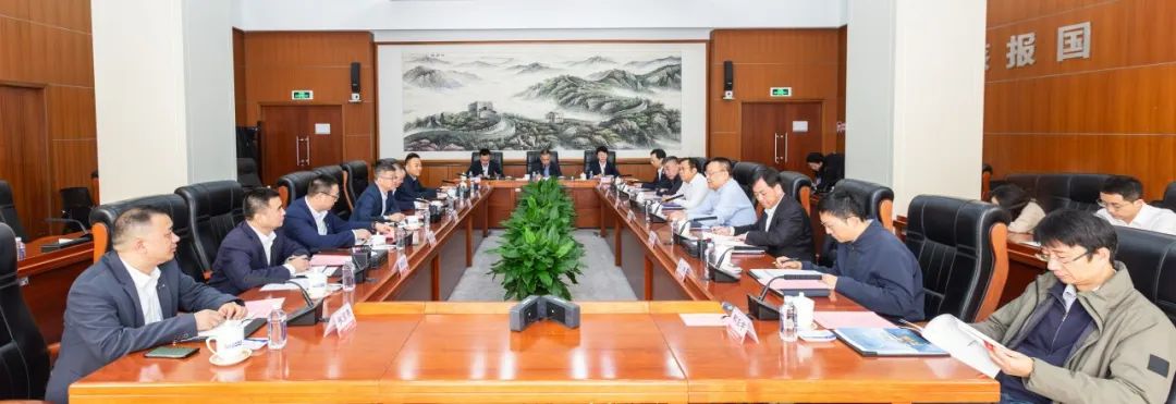 中核集團(tuán)會見特變電工黨委委員、總裁黃漢杰一行