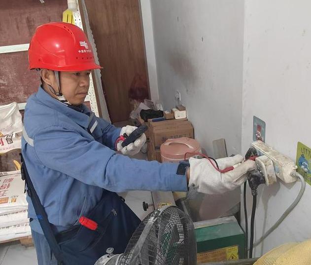 李錦陽:扎根電網(wǎng)一線 用心守護(hù)萬家燈火