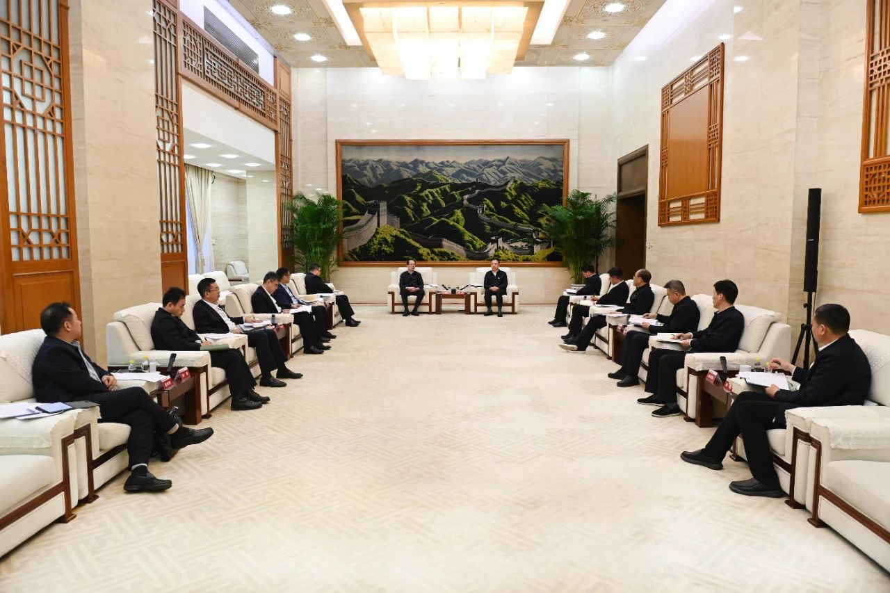 大唐集團黨組書記、董事長鄒磊與中國電建黨委書記、董事長丁焰章會談