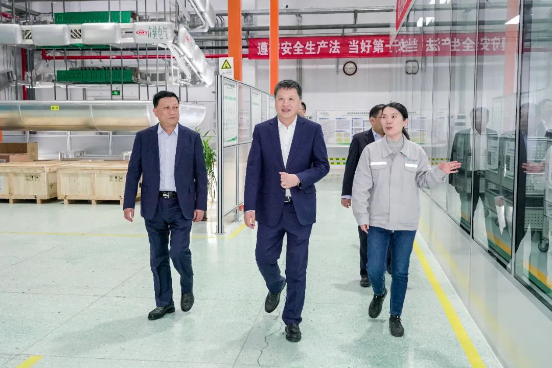 中國(guó)電氣裝備黨委副書記、總經(jīng)理周群到河南所