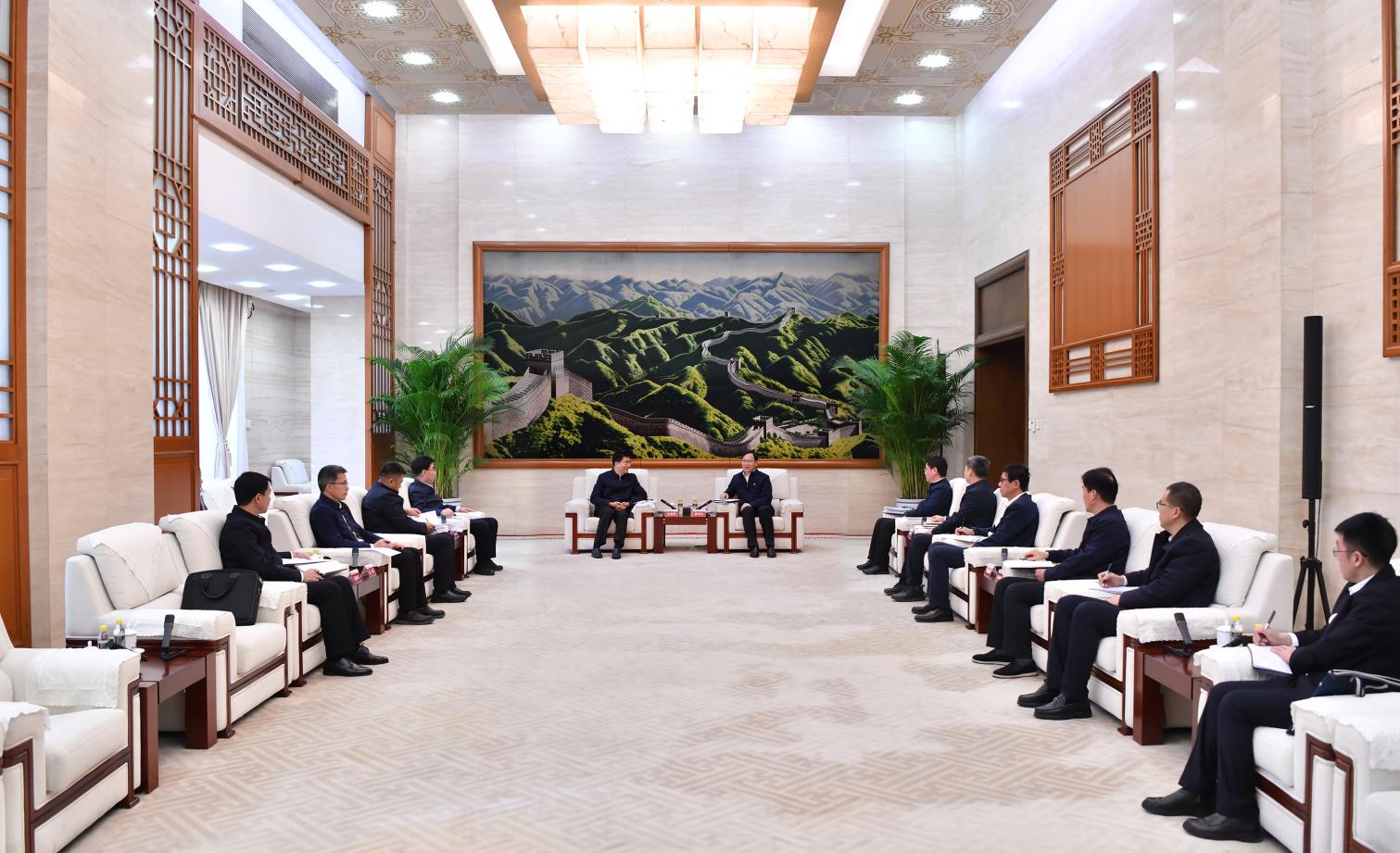 大唐集團總經(jīng)理、黨組副書記張傳江與寧夏回族自治區(qū)副主席買彥州會談