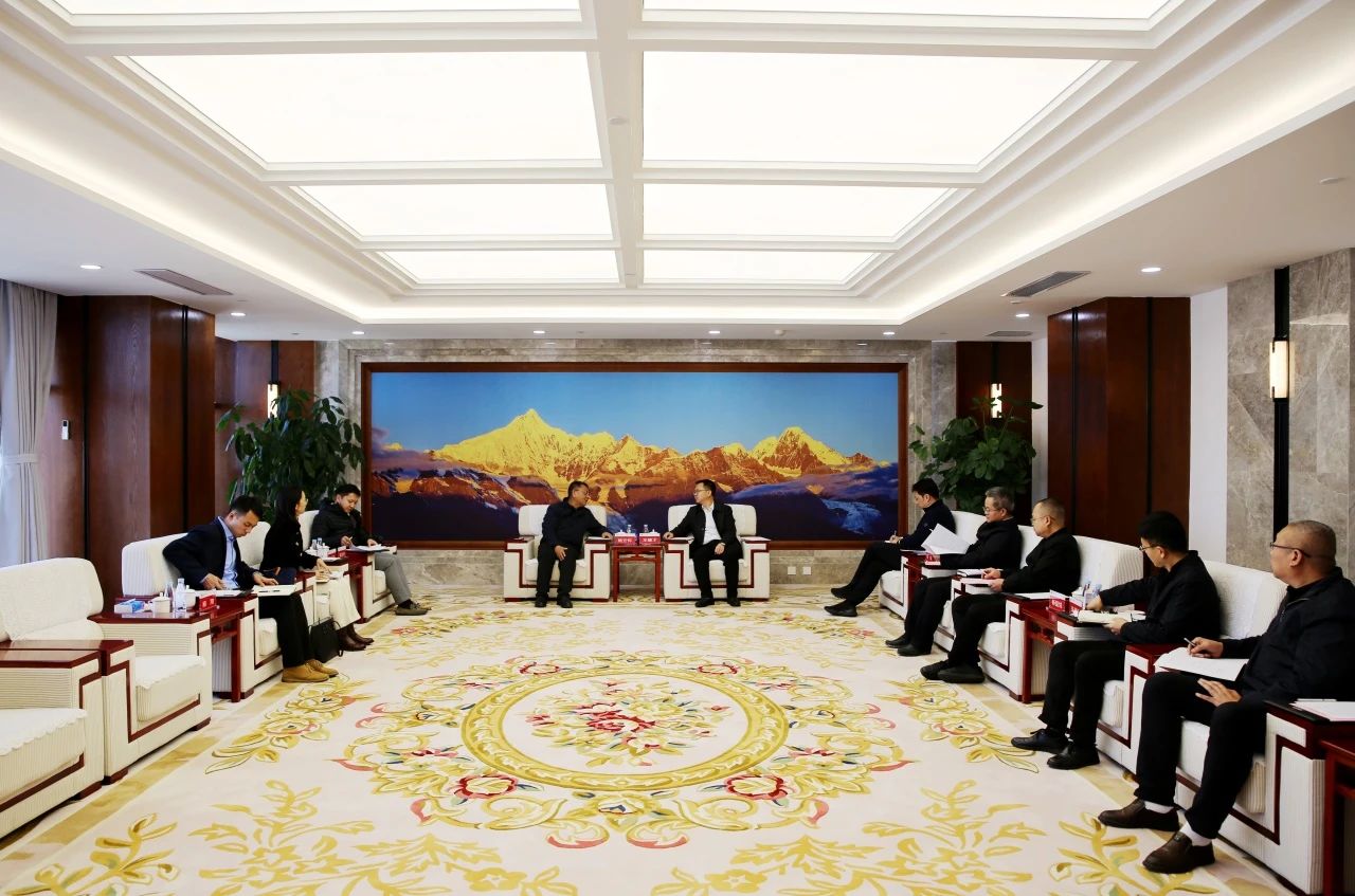 王繼才與昆明市發(fā)改委副主任、市能源局局長(zhǎng)施云懷會(huì)談