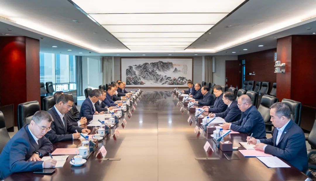 華電集團(tuán)黨組書記、董事長(zhǎng)江毅會(huì)見中國(guó)中車黨委書記、董事長(zhǎng)孫永才