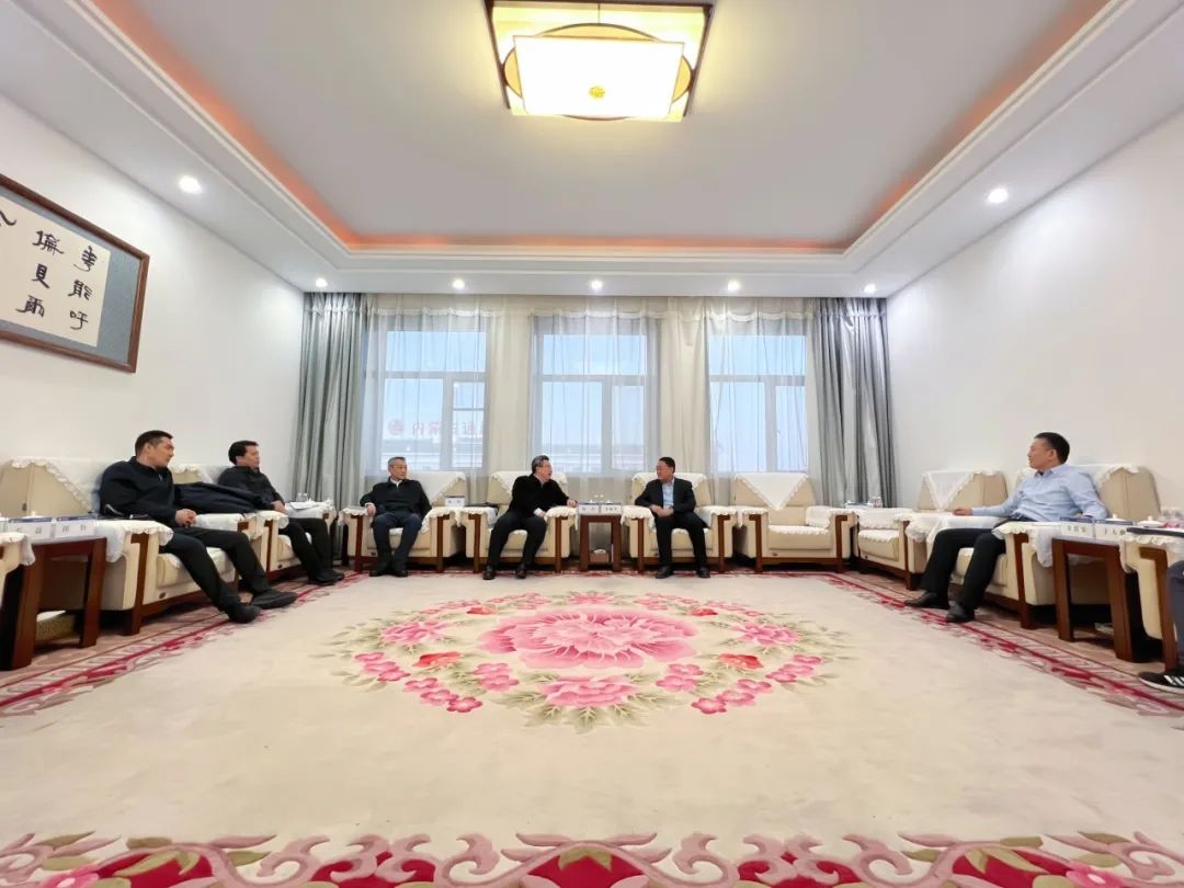 華能蒙東公司總經(jīng)理、黨委副書記李樹學(xué)會(huì)見中國石油內(nèi)蒙古銷售公司執(zhí)行董事、黨委書記楊杰