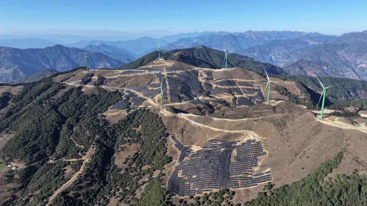 三峽集團(tuán):迎峰保供 “風(fēng)光”齊發(fā)力