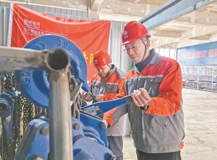 李俊鵬：走南闖北建電網(wǎng)，施工細(xì)節(jié)見真章